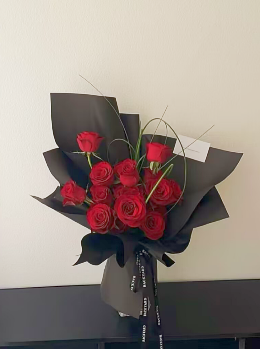 V Day ❤️ Dozen Roses Bouquet