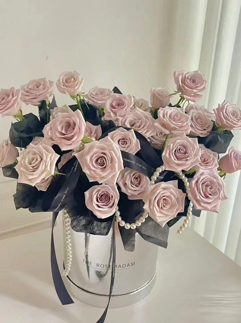 Menta Rose Bouquet(21 to 50 roses)