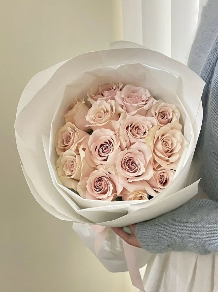 Quicksand bouquet (21 to 50 roses)