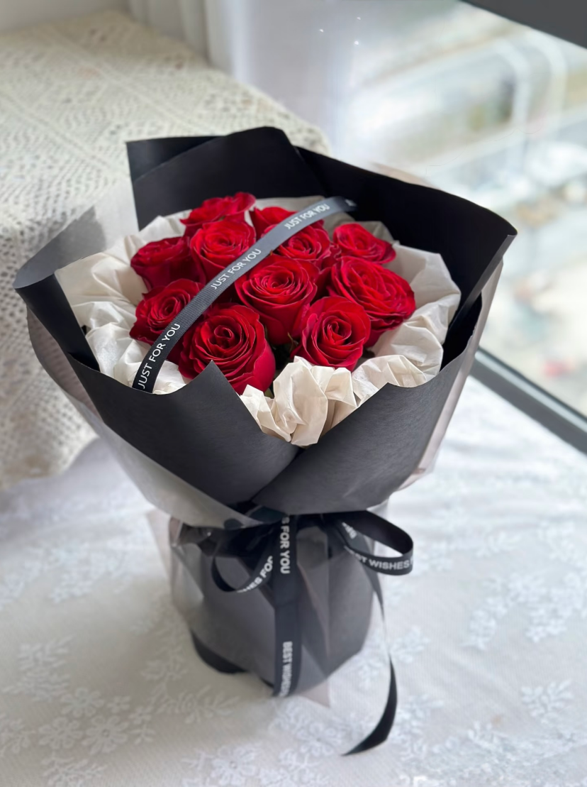 V Day ❤️ Dozen  Roses Bouquet